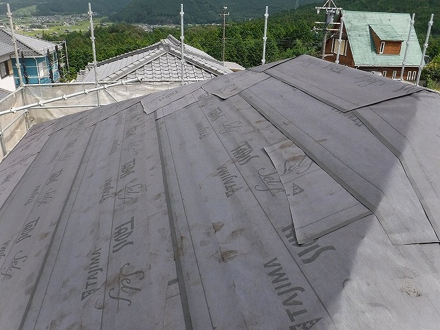 屋根全体の下葺き状況